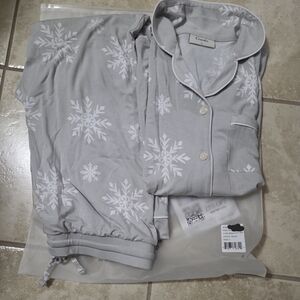 Comfrt Gray Snowflake Kids Pajama Set Large